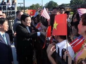 Đón Chủ tịch nước Trương Tấn Sang tại sân bay quân sự Andrew.